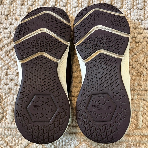 Nike Zoom Sneakers - Picture 7 of 7